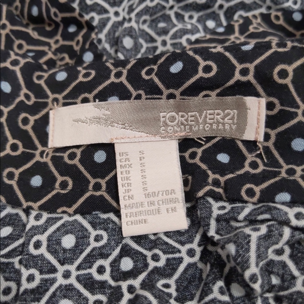 Bundle of Old Navy top & Forever21 Shorts - Picture 12 of 14